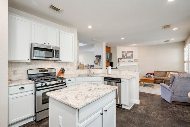 Building Photo - 2729 Kinney Oaks Ct