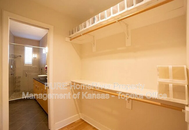 Building Photo - 4540 J C Nichols Pkwy