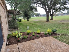 Building Photo - 406 Fox Briar Ln