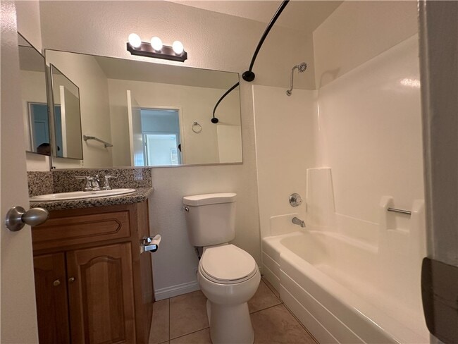 Building Photo - 4631 Oceanside Dr