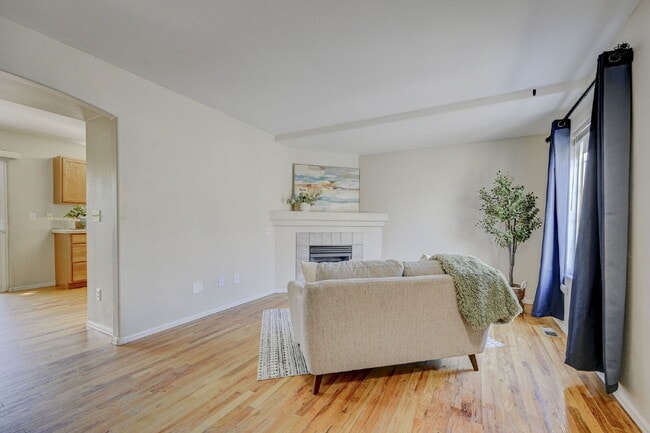 Building Photo - Charming 2-Story Home with Fireplace, Gara...