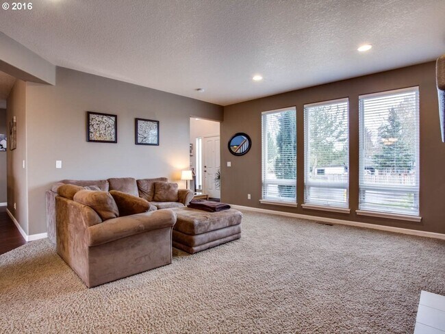 Building Photo - Stunning Home In Hillsboro 3 bedrooms, 2.5 Baths 2,608 Sq. Ft.