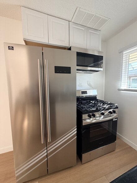 Building Photo - 940 S Venice Blvd