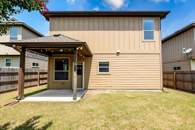Building Photo - 16113 Hawthorne Heights Trail