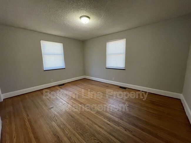 Building Photo - 725 Tom Sadler Rd