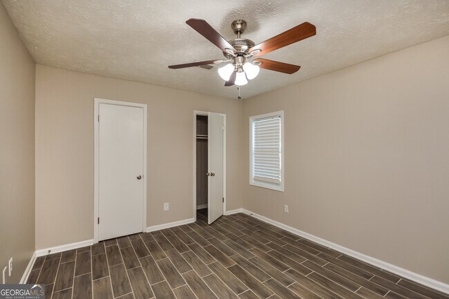 Building Photo - 6096 Creekford Dr