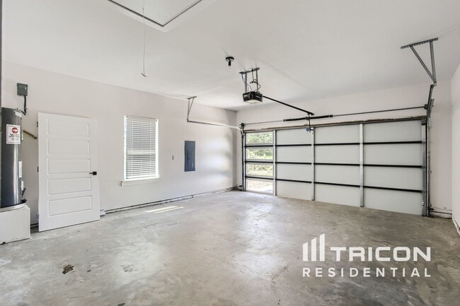 Building Photo - 328 Lakey Rd