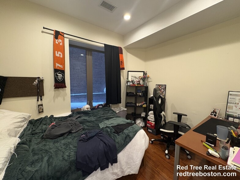 Building Photo - 1203 Beacon St