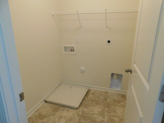 Building Photo - Brand New! 4 bed, 2.5 bath