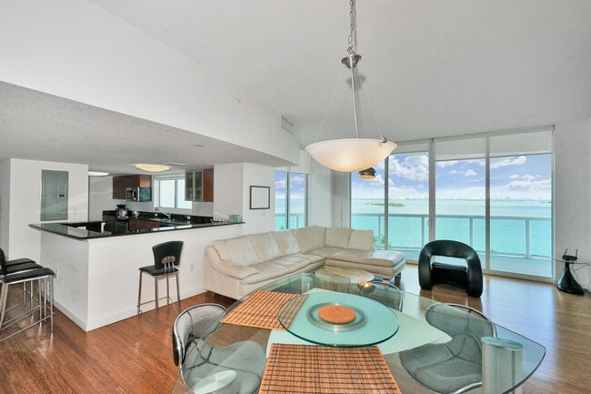 Building Photo - 1800 N Bayshore Dr