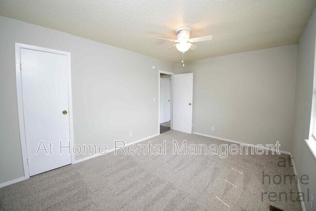 Building Photo - 4613 S 72nd E Pl