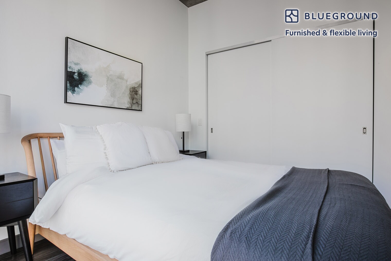 Building Photo - 215 W Lake St