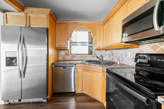 Building Photo - 3757 Cocoplum Cir