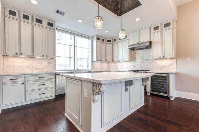 Building Photo - 2771 Freund St