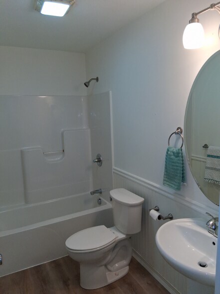 Building Photo - 1403 N Glendale St