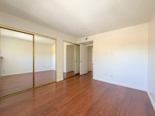 Building Photo - 2564 Avenida Del Vista