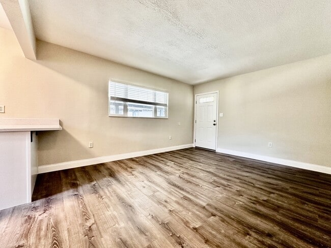 Building Photo - 2410 Formosa Ave