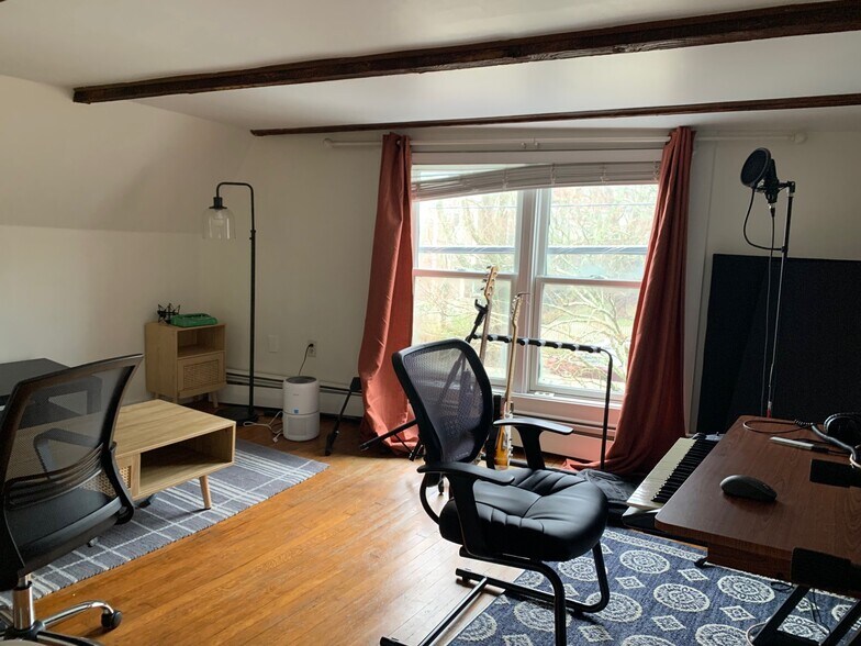 Building Photo - 229 Spring St