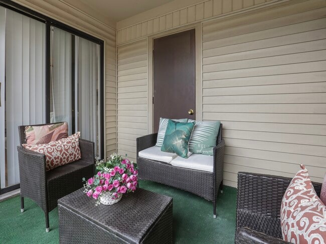 Building Photo - 6586 Poplar Woods Cir S