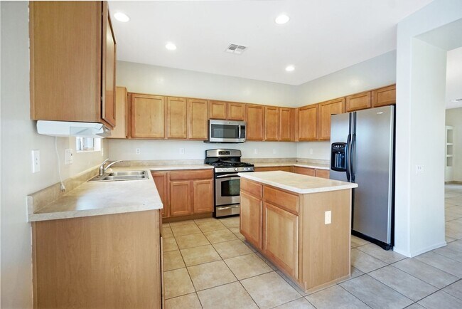 Building Photo - Pending/ Rented - Beautiful 2 Story-4 Bd/3...
