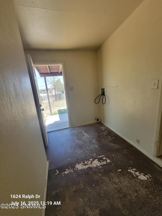Building Photo - 1624 Ralph Dr