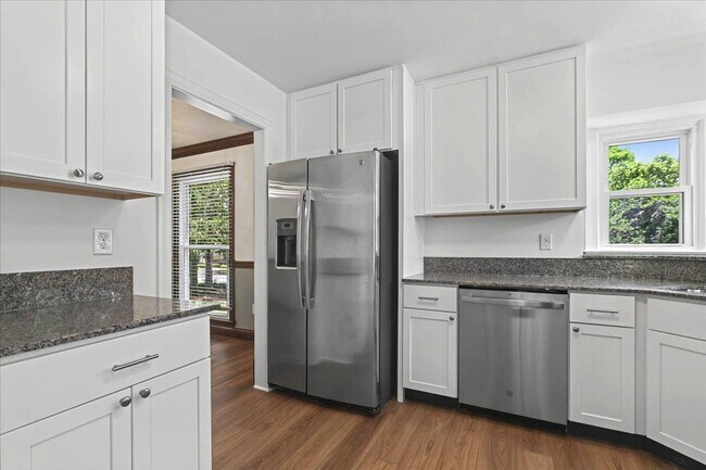 Building Photo - 2464 Elfinwing Ln