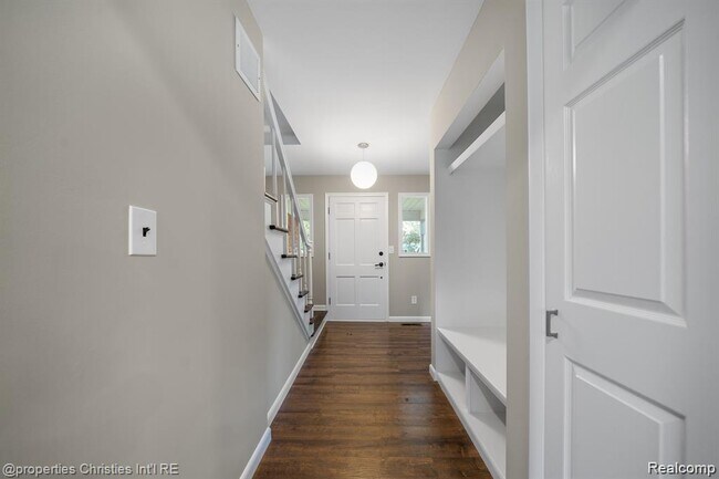 Building Photo - 126 Orchardale Dr