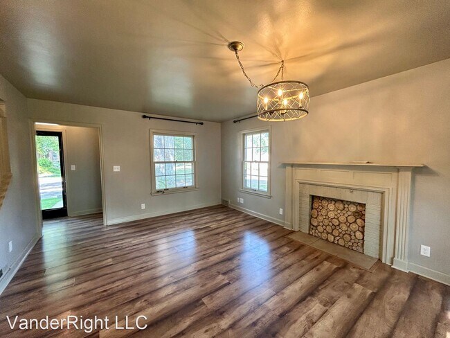 Primary Photo - 3 br, 1 bath House - 1501 S Carter Pl