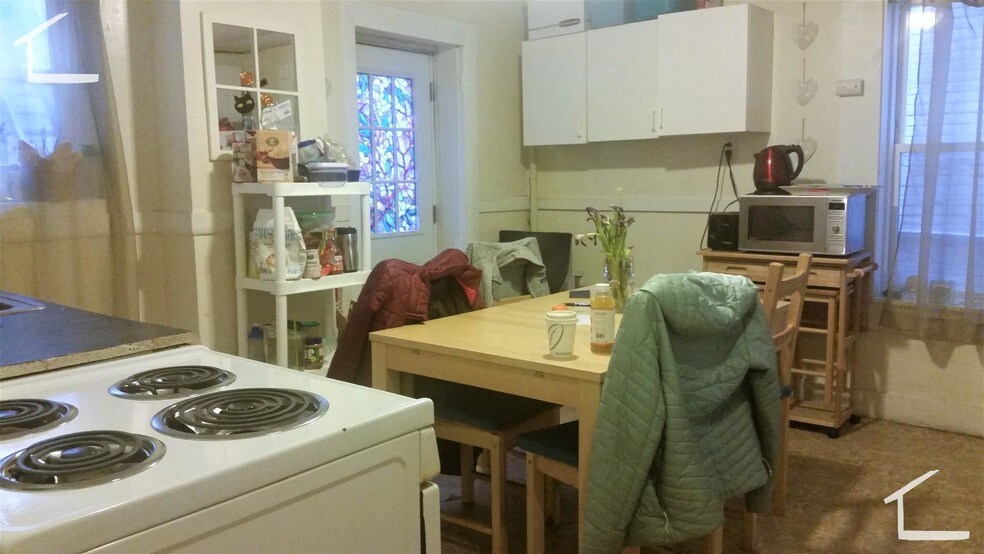 Building Photo - 212 Hemenway St