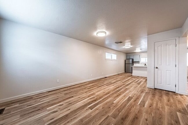 Building Photo - Renovated Cozy 2-Bedroom Duplex |Utilities Included! | Move-In Special - 50% off the first month’...