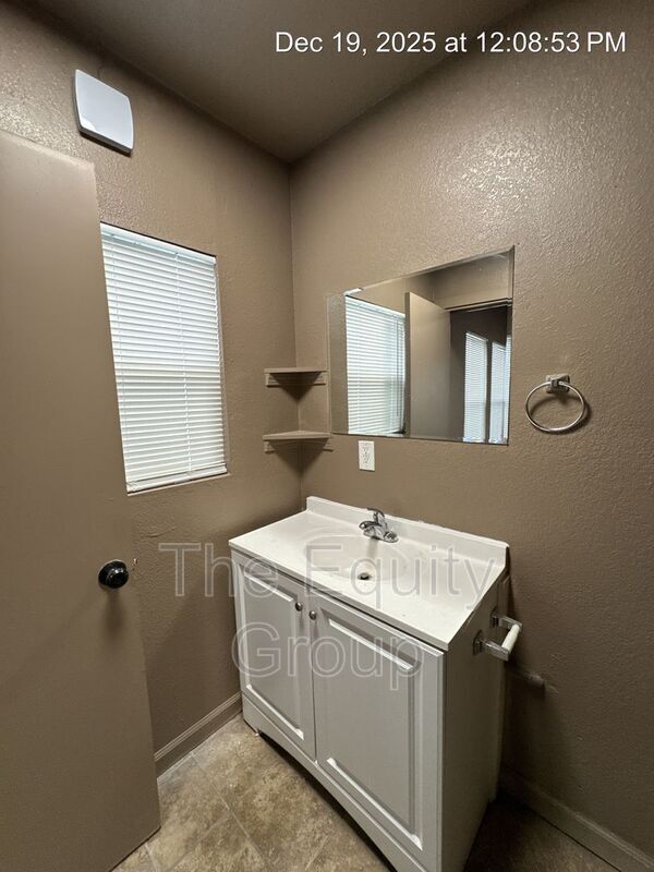 Building Photo - 435 Redington St