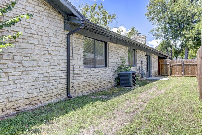 Building Photo - 5703 Gloucester Ln