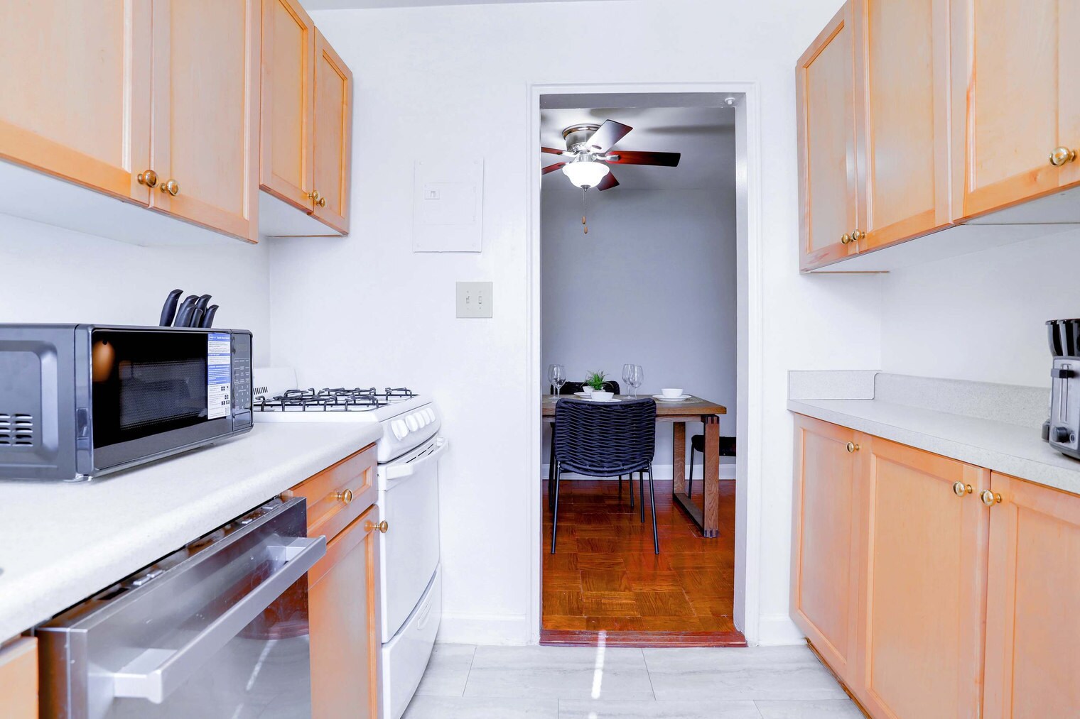 Building Photo - 1420 W Abingdon Dr