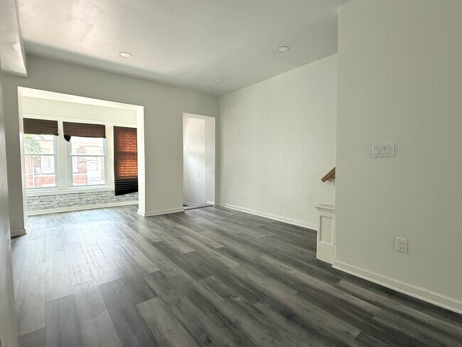 Building Photo - 1520 S Myrtlewood St