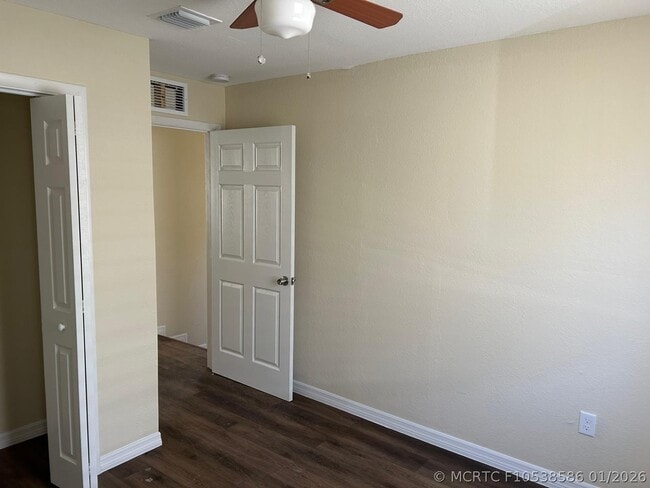 Building Photo - 371 Banyan Ave