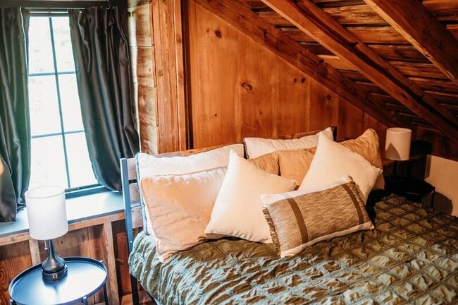 Building Photo - 19920 NW Farley Hampton Rd