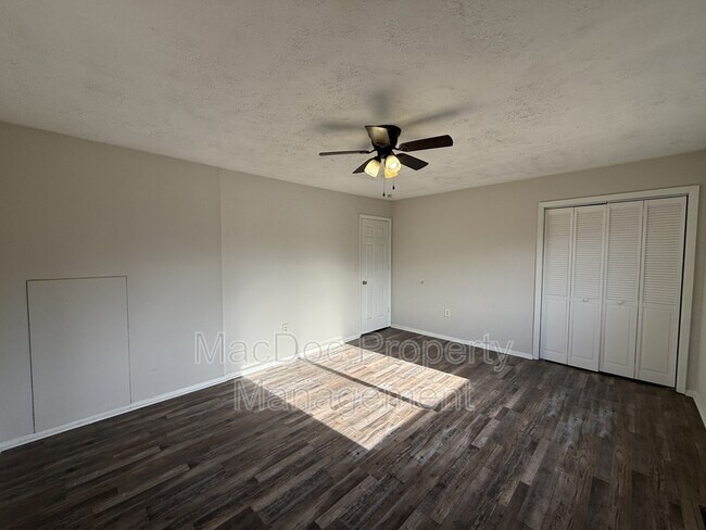 Building Photo - 733 Bellows Ave