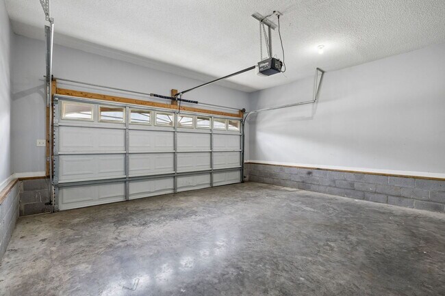 Building Photo - 3708 Kendra Ct N