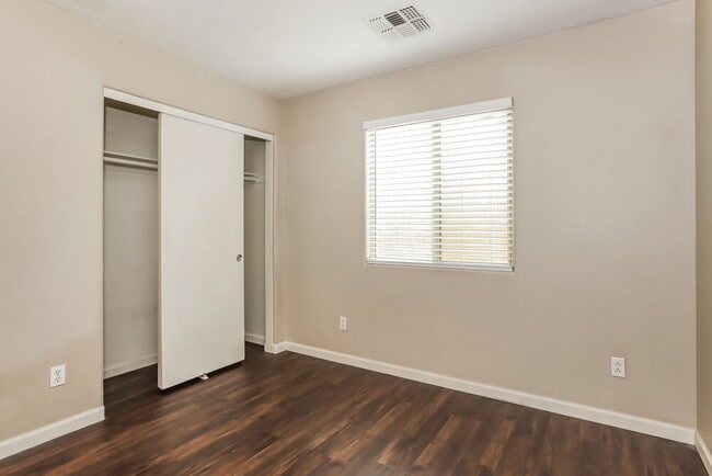 Building Photo - 339 S Travis