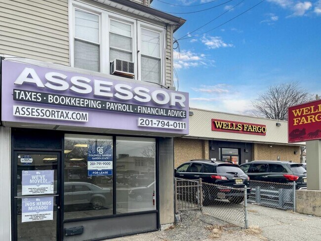 Building Photo - 111 Broadway