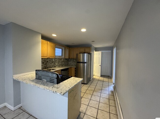 Building Photo - 12 Meadow St