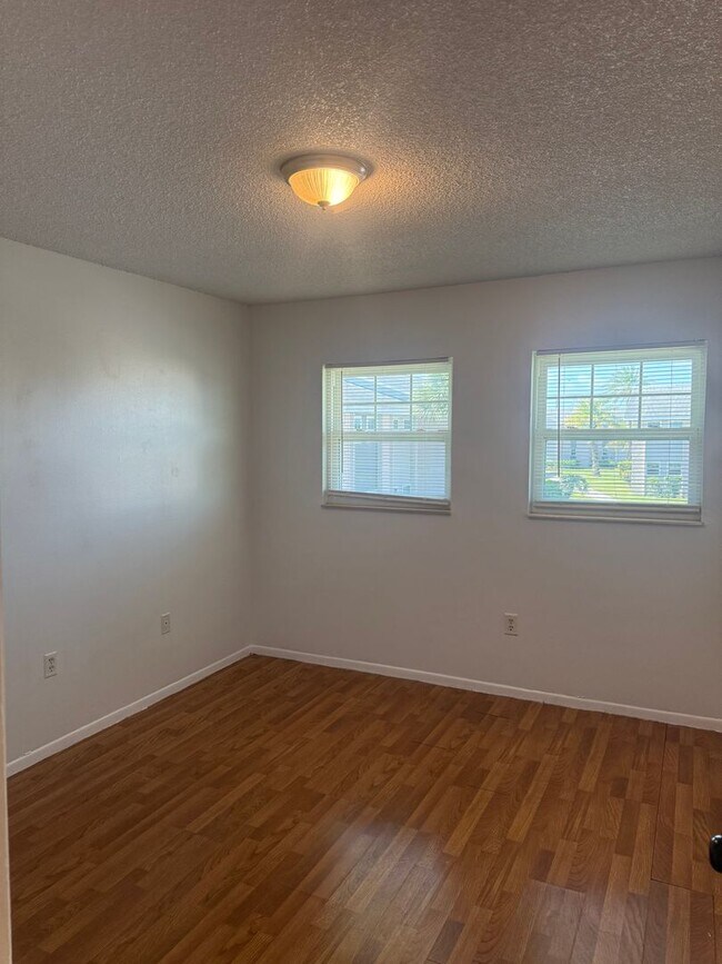 Building Photo - 861 Sky Lake Cir