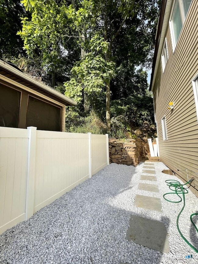 Building Photo - 516 Indian Ave