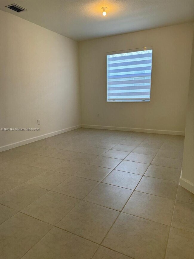 Building Photo - 16124 SW 148th Pl