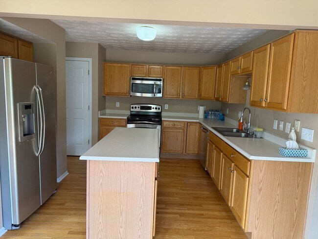Building Photo - Beautiful, two-story, 4 bedroom home in Springboro!
