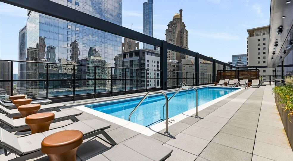 Building Photo - 515 N St Clair St