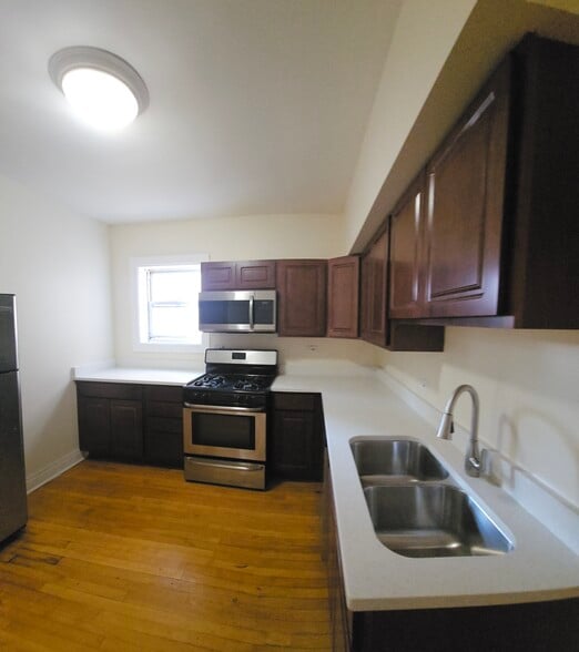 Building Photo - 5525 W Dakin St