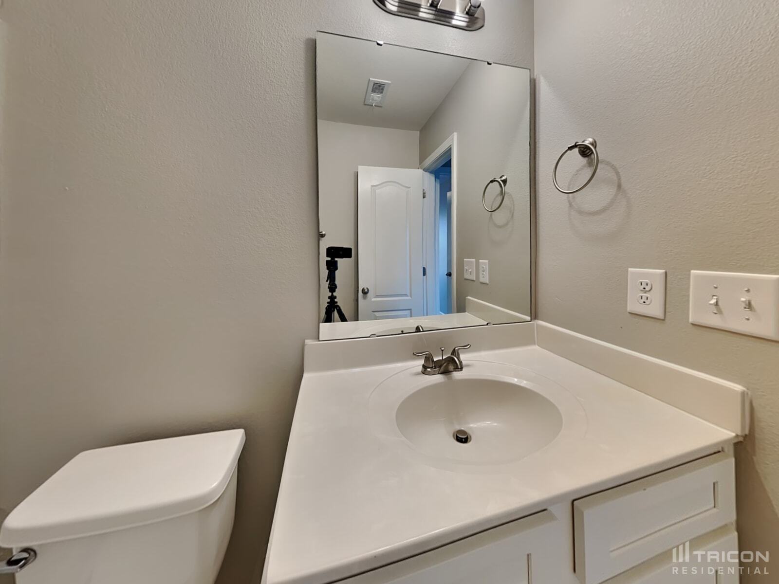 Building Photo - 6035 Loy Ct