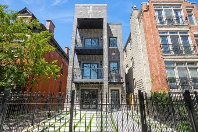 Primary Photo - 456 E Oakwood Blvd Unit 2