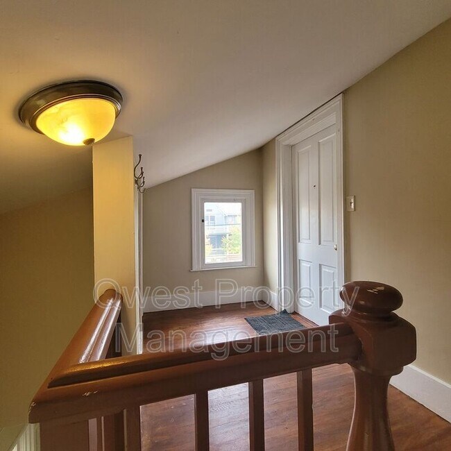 Building Photo - 221 Hollister Ave SE